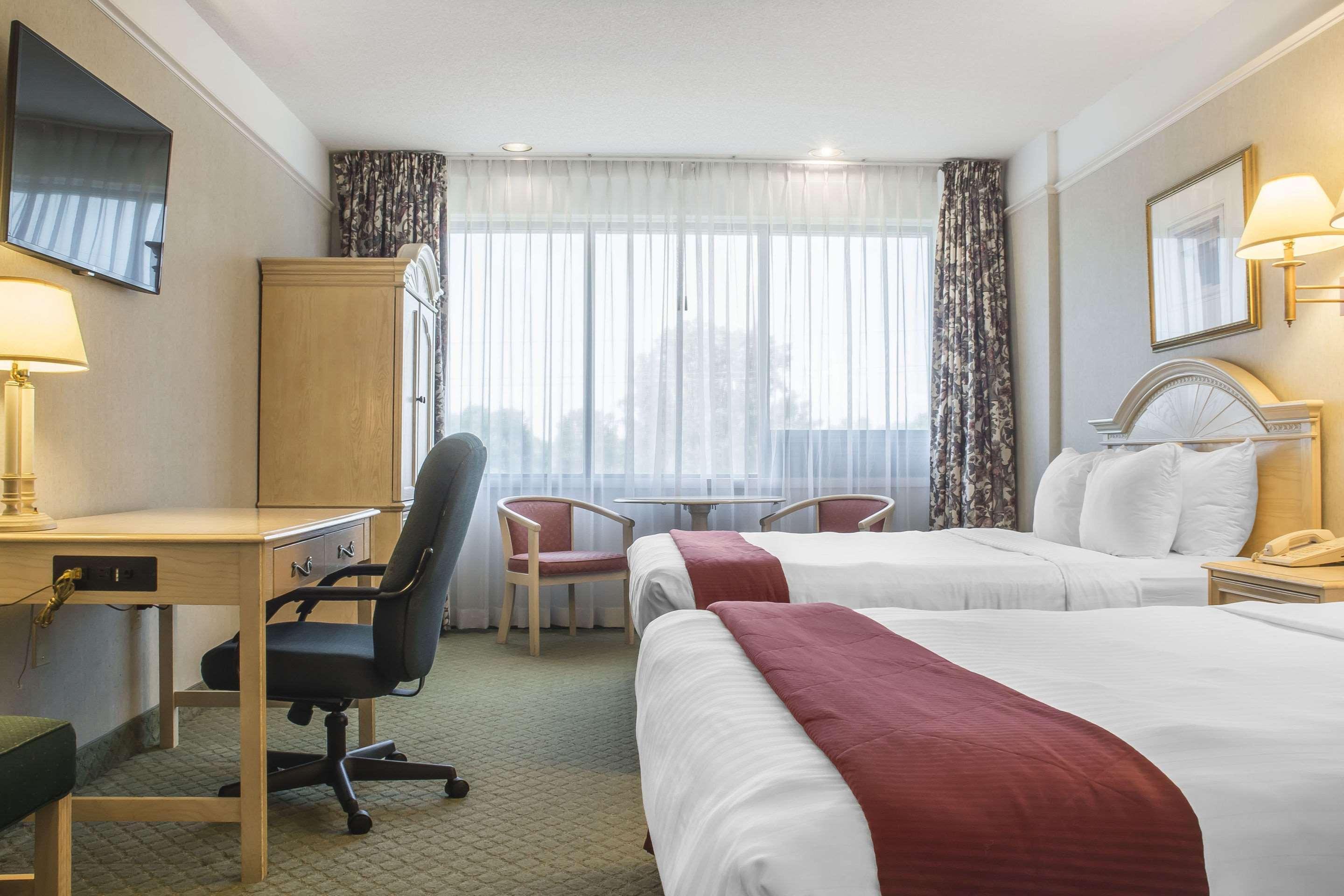 Clarion Hotel & Conference Centre Fort Erie Exterior photo